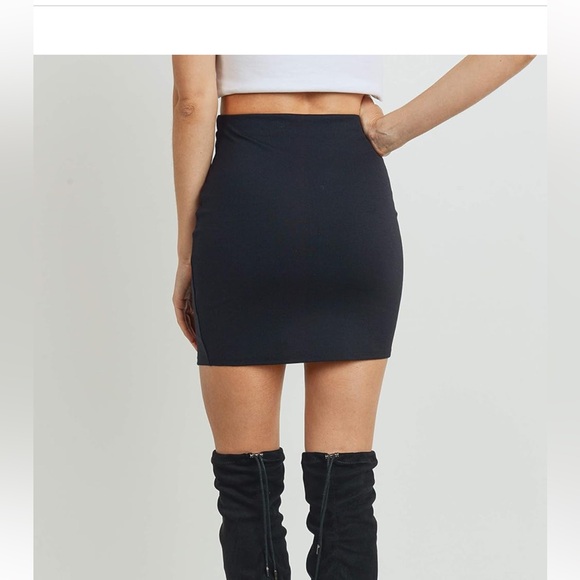 LaClef Women's Like New Black Mini Fitting Split Skirt - Picture 9 of 10
